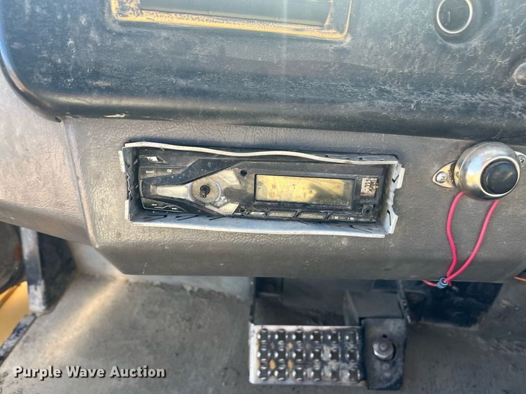 image for item EI0617 2005 Caterpillar 740 haul truck