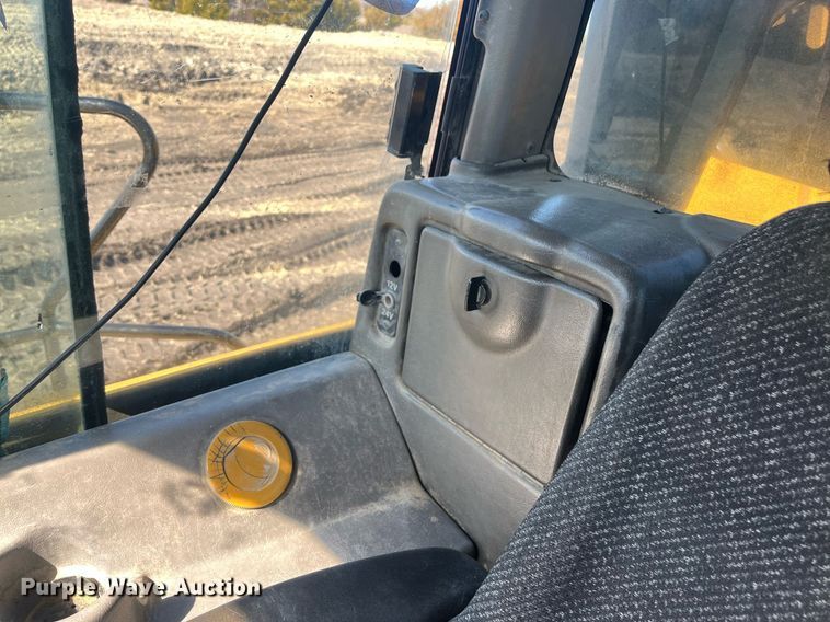 image for item EI0617 2005 Caterpillar 740 haul truck