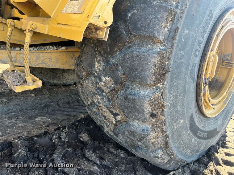 image for item EI0617 2005 Caterpillar 740 haul truck