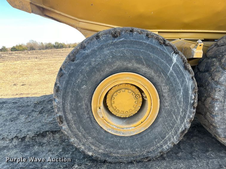 image for item EI0617 2005 Caterpillar 740 haul truck