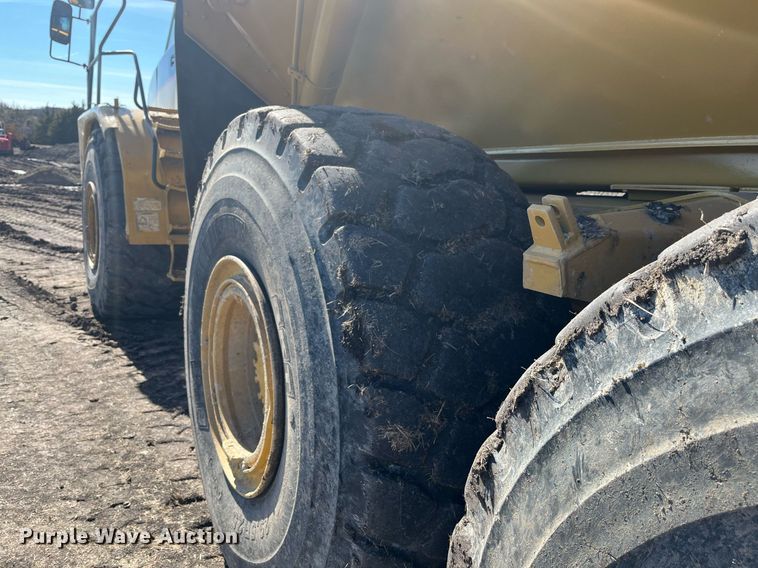 image for item EI0617 2005 Caterpillar 740 haul truck