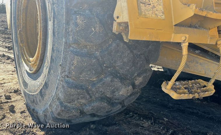 image for item EI0617 2005 Caterpillar 740 haul truck