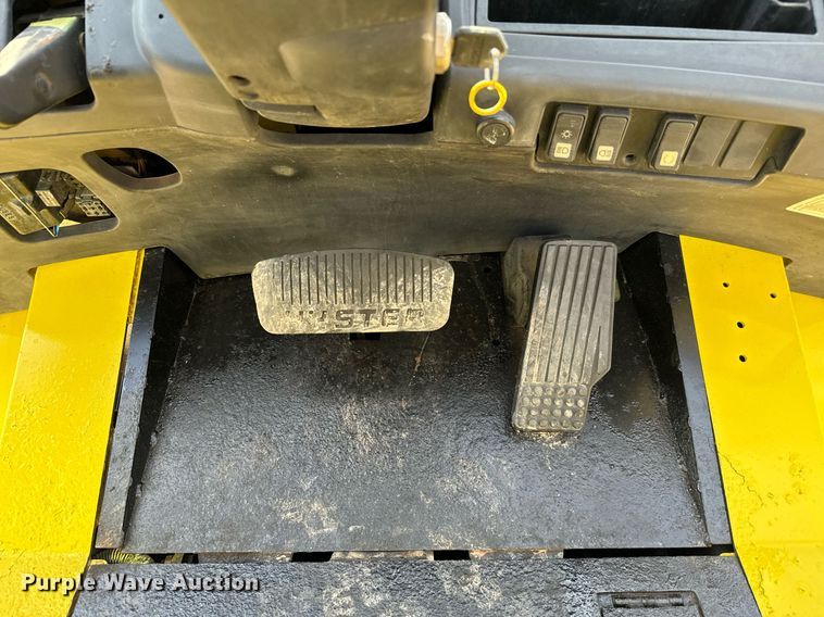 image for item EJ0208 2006 Hyster 110 forklift