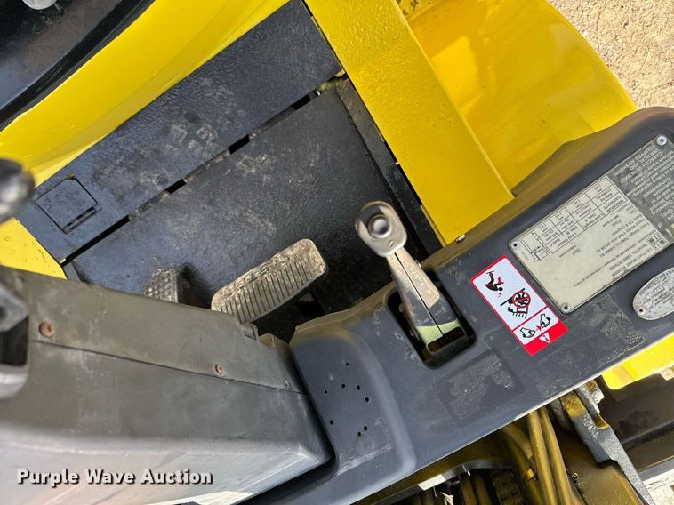 image for item EJ0208 2006 Hyster 110 forklift