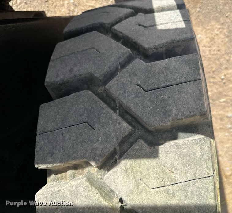 image for item EJ0208 2006 Hyster 110 forklift