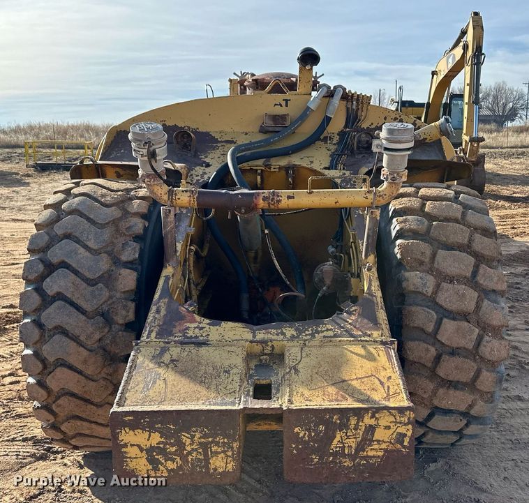 image for item EK9957 1978 Caterpillar 613B water wagon