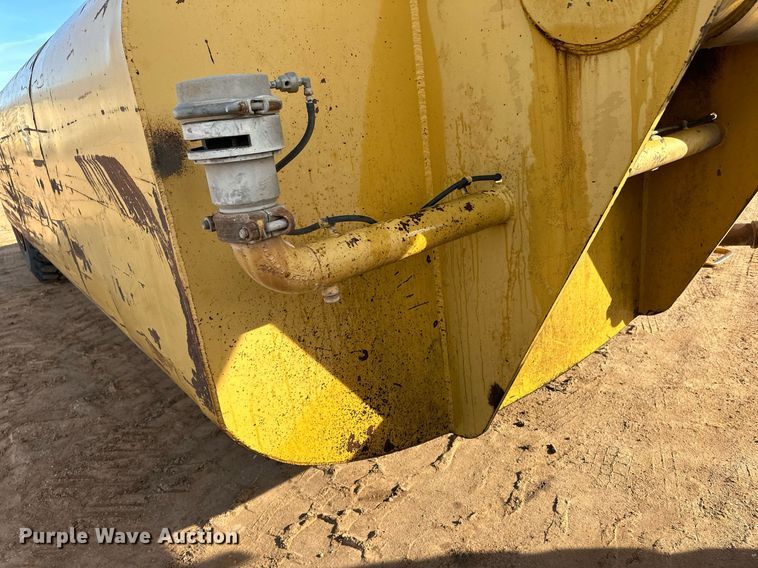 image for item EK9957 1978 Caterpillar 613B water wagon