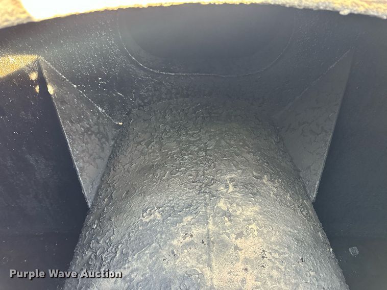 image for item EK9957 1978 Caterpillar 613B water wagon