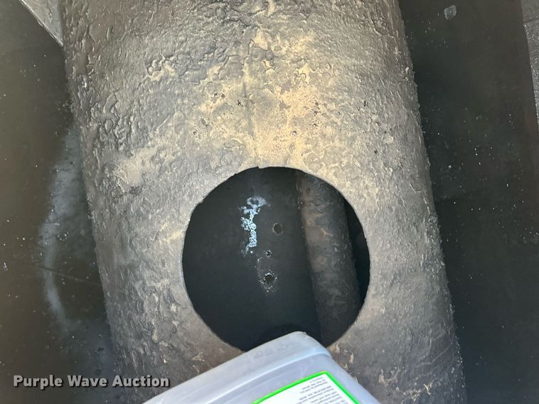 image for item EK9957 1978 Caterpillar 613B water wagon