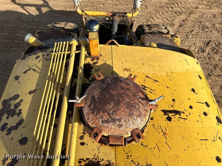 image for item EK9957 1978 Caterpillar 613B water wagon