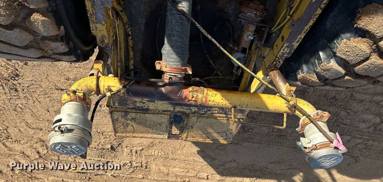 image for item EK9957 1978 Caterpillar 613B water wagon