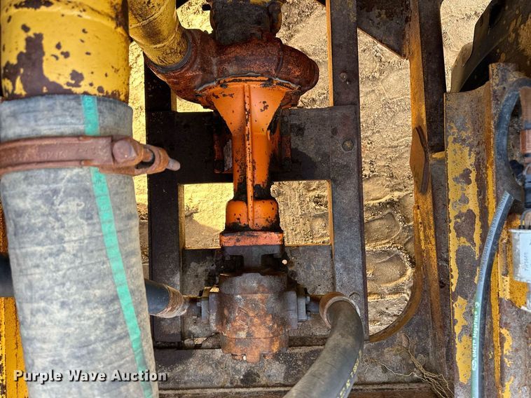 image for item EK9957 1978 Caterpillar 613B water wagon