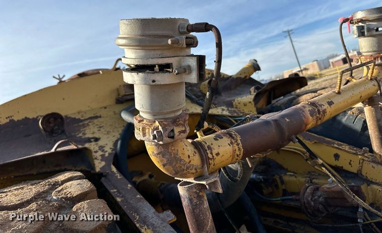 image for item EK9957 1978 Caterpillar 613B water wagon