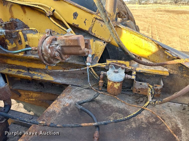 image for item EK9957 1978 Caterpillar 613B water wagon