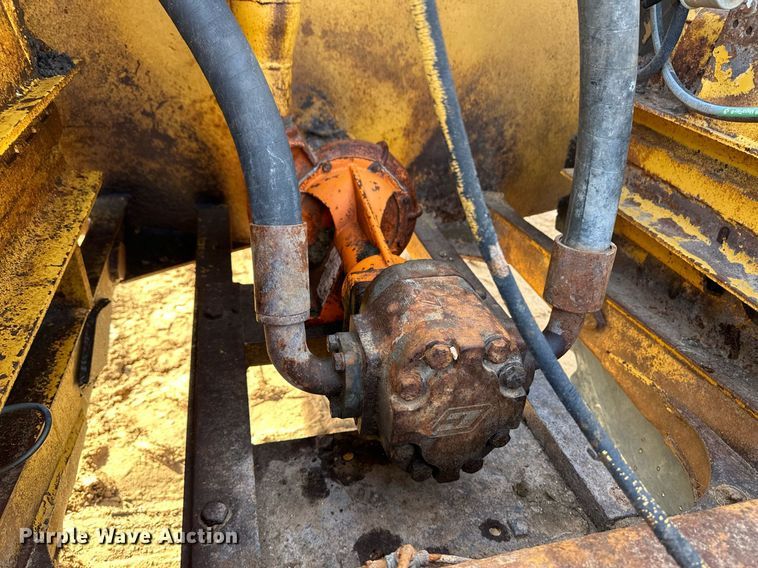 image for item EK9957 1978 Caterpillar 613B water wagon