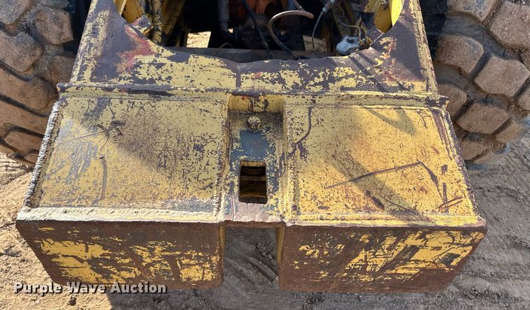 image for item EK9957 1978 Caterpillar 613B water wagon