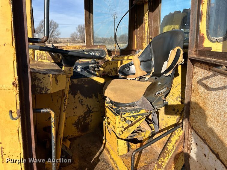 image for item EK9957 1978 Caterpillar 613B water wagon