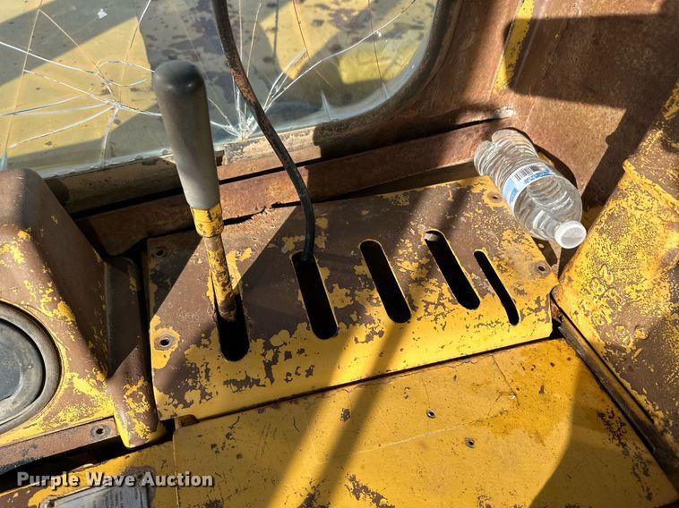 image for item EK9957 1978 Caterpillar 613B water wagon