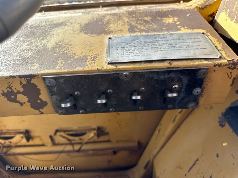 image for item EK9957 1978 Caterpillar 613B water wagon