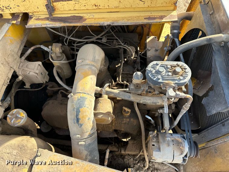 image for item EK9957 1978 Caterpillar 613B water wagon