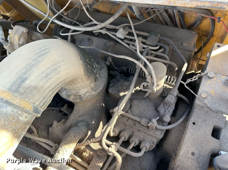 image for item EK9957 1978 Caterpillar 613B water wagon