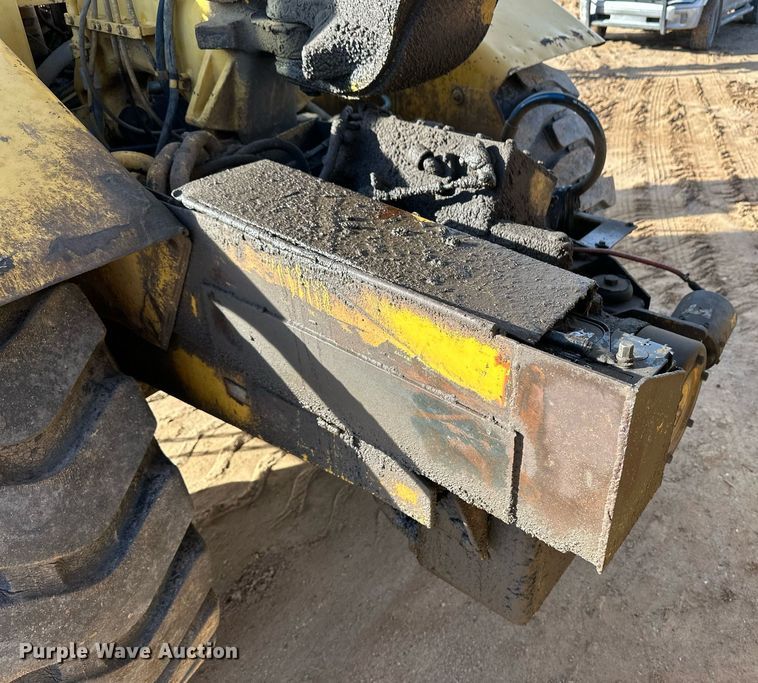 image for item EK9957 1978 Caterpillar 613B water wagon