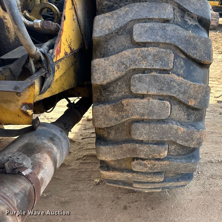 image for item EK9957 1978 Caterpillar 613B water wagon