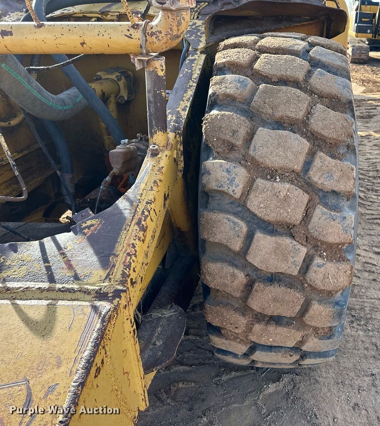 image for item EK9957 1978 Caterpillar 613B water wagon