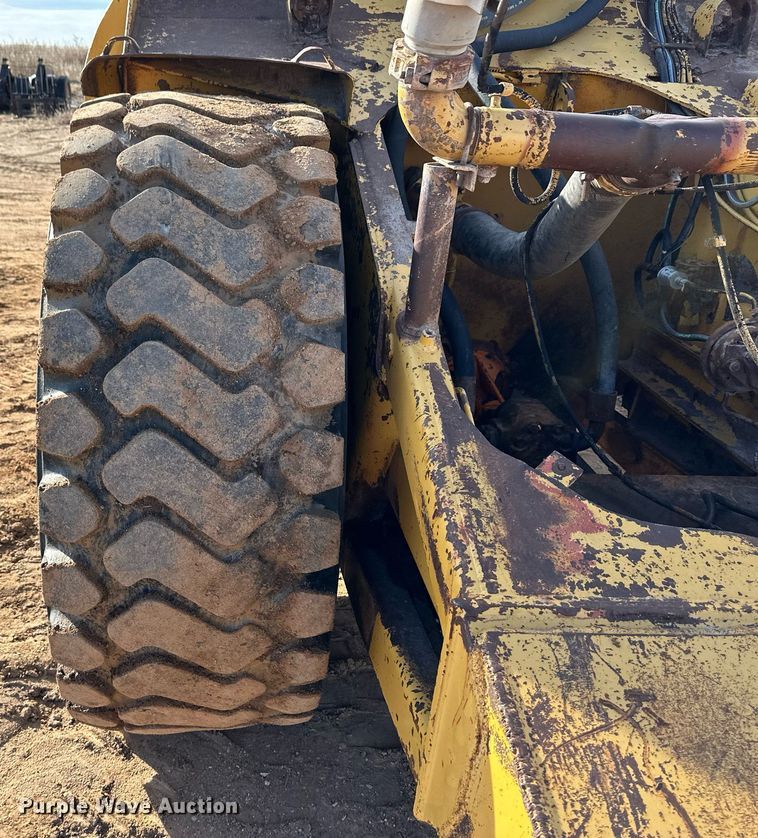 image for item EK9957 1978 Caterpillar 613B water wagon