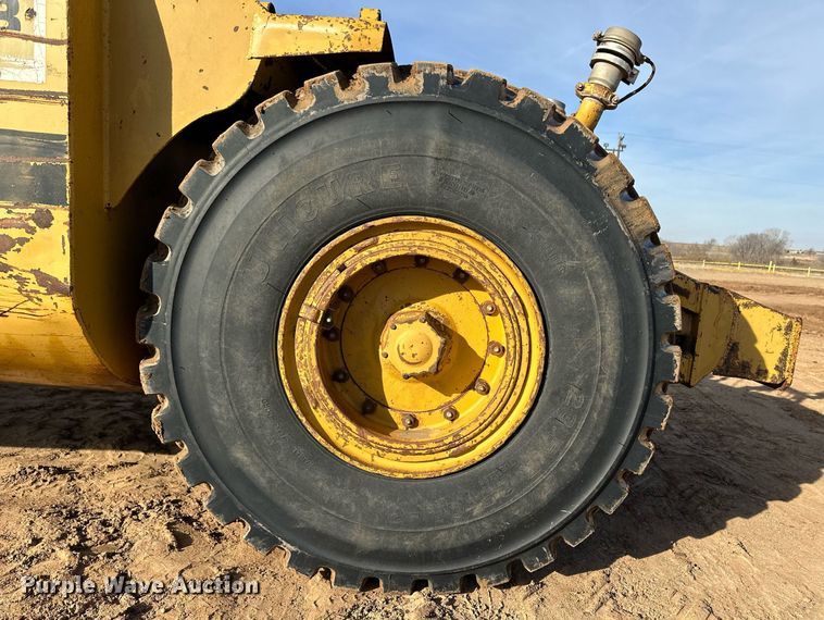 image for item EK9957 1978 Caterpillar 613B water wagon