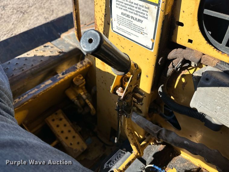 image for item EK9985 New Holland L555 skid steer loader