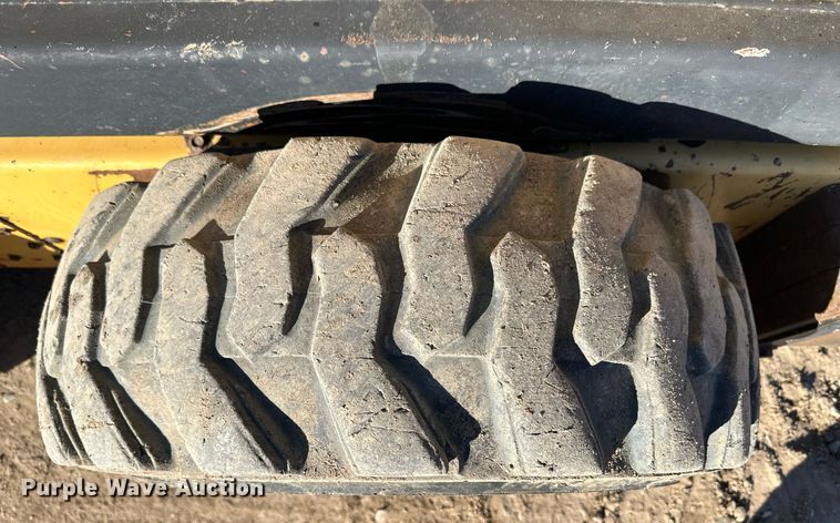 image for item EK9985 New Holland L555 skid steer loader