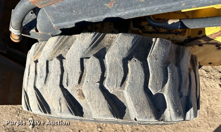 image for item EK9985 New Holland L555 skid steer loader