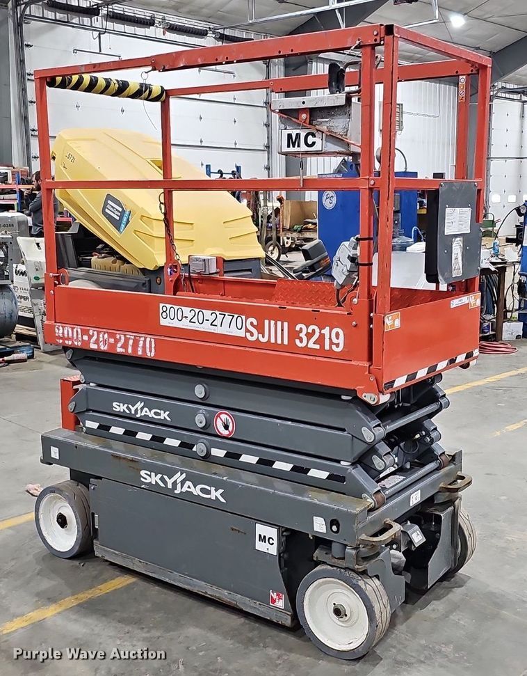 image for item IO9853 2018 SkyJack SJIII 3219 scissor lift