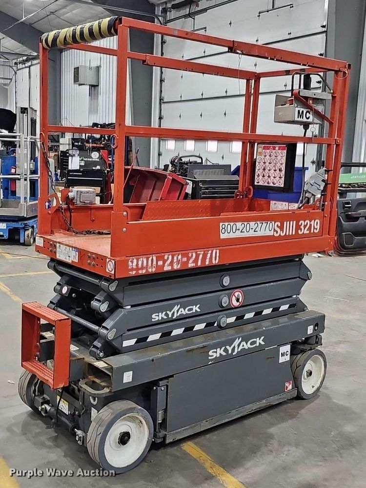 image for item IO9853 2018 SkyJack SJIII 3219 scissor lift