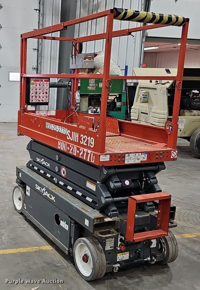 image for item IO9853 2018 SkyJack SJIII 3219 scissor lift