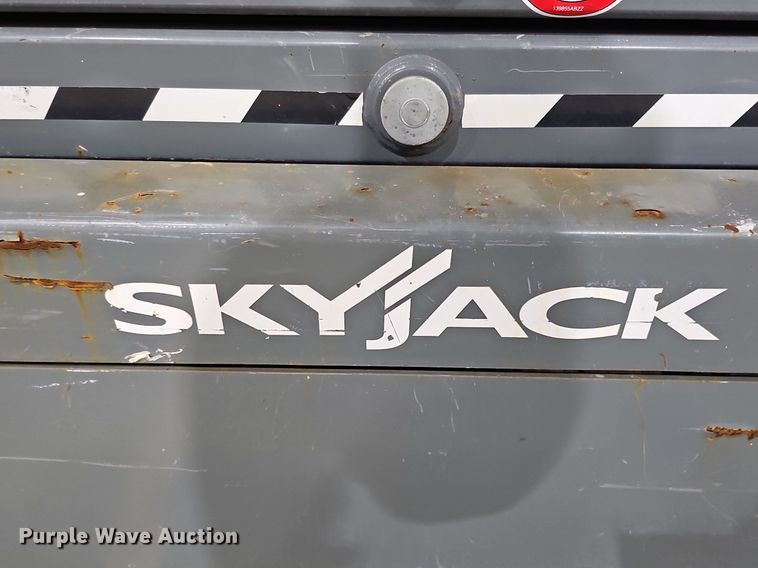 image for item IO9853 2018 SkyJack SJIII 3219 scissor lift