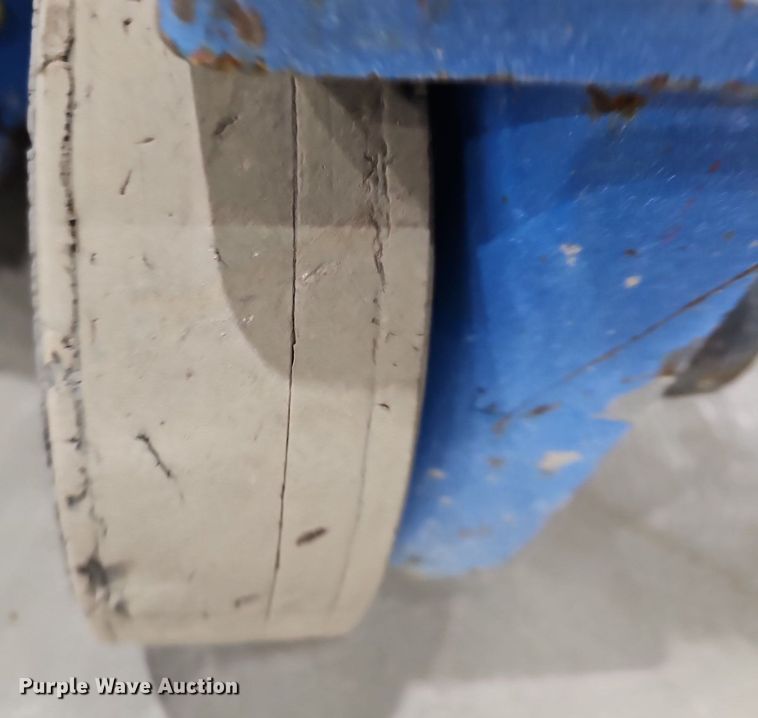 image for item IO9854 2016 Genie Runabout GR-20 vertical lift