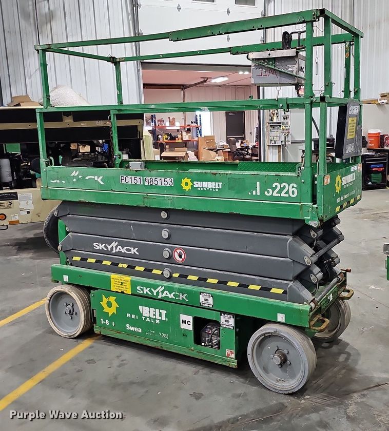 image for item IO9855 2017 SkyJack SJIII 3226 scissor lift