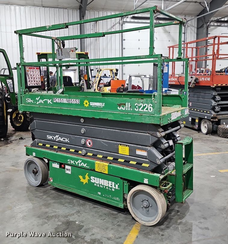 image for item IO9855 2017 SkyJack SJIII 3226 scissor lift