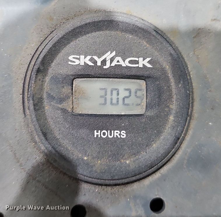 image for item IO9855 2017 SkyJack SJIII 3226 scissor lift