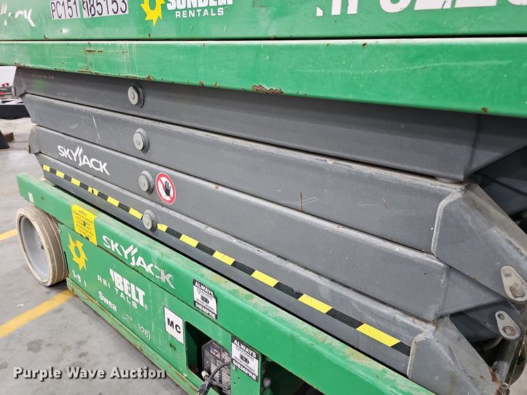 image for item IO9855 2017 SkyJack SJIII 3226 scissor lift