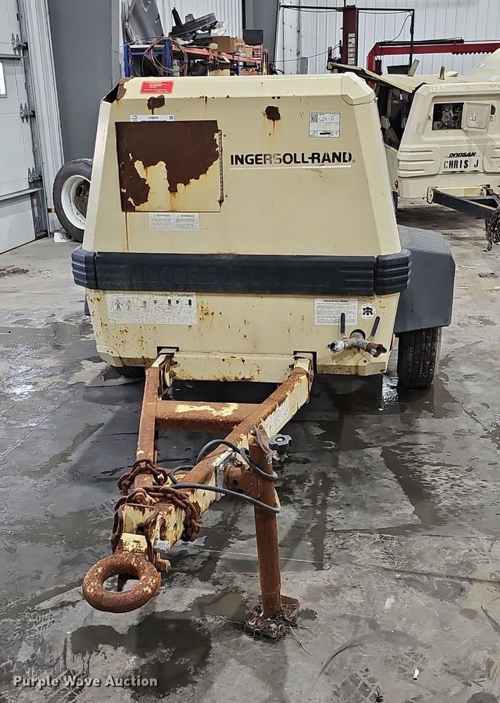 image for item IO9856 1998 Ingersoll Rand P100WD air compressor