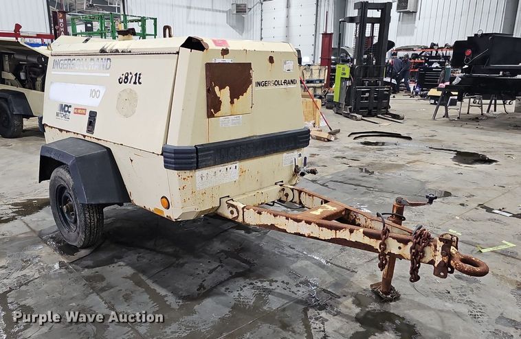 image for item IO9856 1998 Ingersoll Rand P100WD air compressor