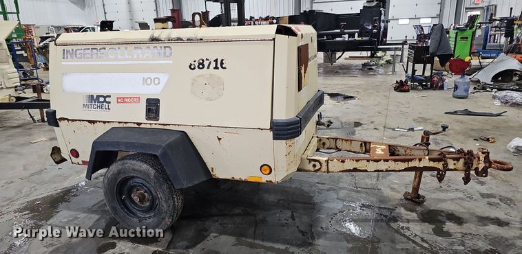 image for item IO9856 1998 Ingersoll Rand P100WD air compressor