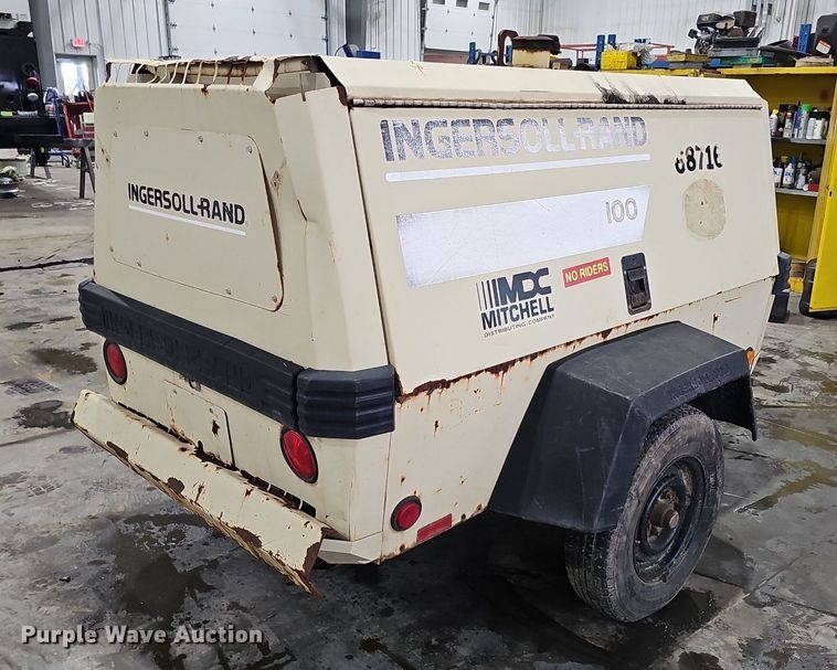 image for item IO9856 1998 Ingersoll Rand P100WD air compressor