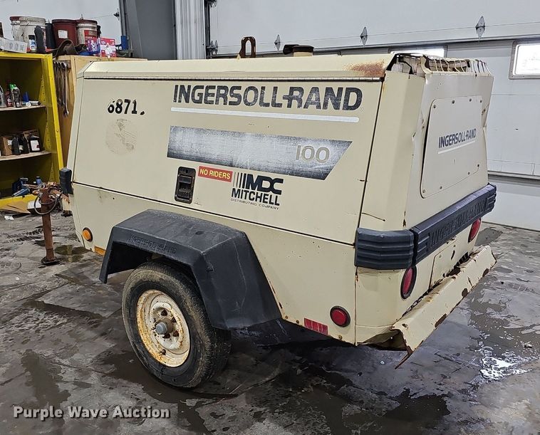 image for item IO9856 1998 Ingersoll Rand P100WD air compressor