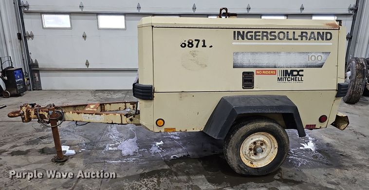 image for item IO9856 1998 Ingersoll Rand P100WD air compressor