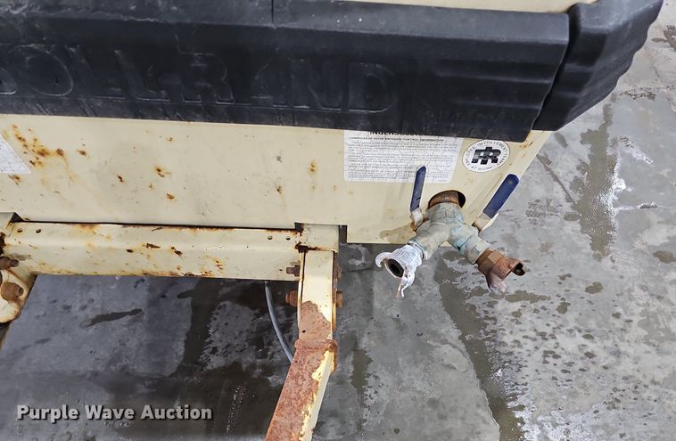 image for item IO9856 1998 Ingersoll Rand P100WD air compressor