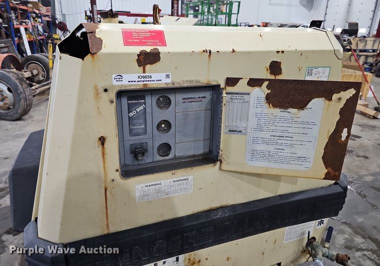 image for item IO9856 1998 Ingersoll Rand P100WD air compressor